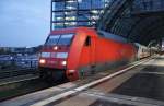 Hier 101 098-2 mit IC2010 von Tübingen Hbf. nach Berlin Ostbahnhof, dieser Zug stand am 18.12.2015 in Berlin Hbf.