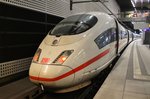 403 030-0  Göttingen  und 403 024-3  Fürth  stehen am 31.7.2016 als ICE545 von Köln Hauptbahnhof nach Berlin Gesundbrunnen im Tiefbahnhof des Berliner Hauptbahnhofs.