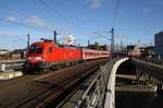 182 016-6 fährt am 30.10.2016 mit dem IRE4278  Berlin-Hamburg-Express  von Berlin Ostbahnhof nach Hamburg Hauptbahnhof in den Berliner Hauptbahnhof ein.