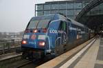 101 042-0 steht am 17.12.2016 mit dem IC2241 von Münster(Westf) Hauptbahnhof nach Berlin Ostbahnhof im Berliner Hauptbahnhof.