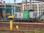 Die Vossloh G6 650 301 vor der Wagenhalle,am 23.September 2017,in Berlin Lichtenberg.