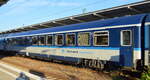 In einem tschechischen Nachtzug befand sich dieser Speisewagen mit österreichischer Registrierung mit der Nr. A-CD 61 81 88-90 206-7 WRmz 817 am 05.10.22 Bahnhof Berlin Lichtenberg. 