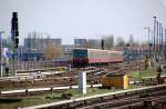 Eine S-Bahn erreicht am 09.04.09 den Ostbahnhof.