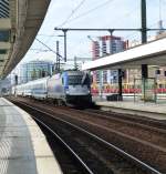 PKP Intercity 5 370 007 mit dem Berlin-Warschau Express am Haken fhrt am 19.10.2013 in den Berliner Ostbahnhof ein.