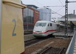 Tz 174  Zürich  als ICE 373 (Berlin Ostbahnhof - Interlaken Ost) steht am Anfang seiner langen Reise im Berliner Ostbahnhof.