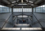 Schöner Abgang zum Bahnsteig -    Blick in einen der Treppenabgänge der wiederaufgebauten Fußgängerbrücke am Bahnhof Berlin-Ostkreuz.