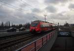 Hier 442 325-7 als RB24 (RB18359) von Senftenberg nach Eberswalde Hbf., bei der Einfahrt am 18.12.2015 in Berlin Ostkreuz.