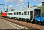 Blick auf einen Liege- und Begleiterwagen für den Güter- und Sonderverkehr der Gattung  Bcmkh 240  (63 80 99-40 115-7 D-DB) der DB Cargo AG, Werkstatt Hannover, der in einem Militärzug