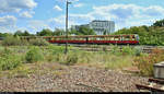 Im Vordergrund Verwilderung und abgetragene Gleise, dahinter S-Bahn-Verkehr...
481 190-7 und 481 ??? der S-Bahn Berlin als S9 von Berlin-Spandau (S) erreichen ihren Endbahnhof Berlin-Schönefeld Flughafen auf der Bahnstrecke Grünauer Kreuz–Berlin Flughafen BER (6008).
Aufgenommen am Ende des Bahnsteigs 3/5.
[18.7.2019 | 12:09 Uhr]