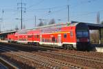 Hier eine RB14 (RB18562) von Senftenberg nach Berlin Schönefeld Flughafen, bei der Einfahrt am 6.2.2013 in Berlin Schönefeld Flughafen.