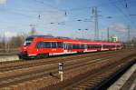 Hier 442 327-3 als RE7 (RE18716) von Dessau Hbf. nach Wünsdorf-Waldstadt, bei der Einfahrt am 6.2.2013 in Berlin Schönefeld Flughafen. 