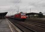 Hier 101 119-6 mit IC2243 von Bad Bentheim nach Berlin Hbf.(tief), bei der Durchfahrt am 27.4.2013 durch Berlin Schnefeld Flughafen, in Richtung Berlin Grnauer Kreuz.