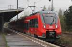 Hier 442 633 und 442 334 als RB14 (RB92916) von Berlin Schönefeld Flughafen nach Berlin Hbf., bei der Ausfahrt am 27.4.2013 aus Berlin Schönefeld Flughafen.