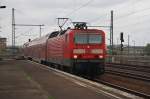 Hier 143 821-7 mit einer RB14 (RB18570) von Senftenberg nach Berlin Schönefeld Flughafen, bei der Einfahrt am 27.4.2013 in Berlin Schönefeld Flughafen.