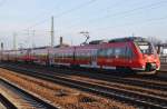 Hier 442 633-4 und 442 637-5 als RE7 (RE18717) von Wünsdorf-Waldstadt nach Dessau Hbf., bei der Ausfahrt am 18.1.2014 aus Berlin Schönefeld Flughafen.