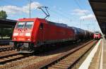 Hier 185 396-9 mit einem Kesselwagenzug, dieser Zug stand am 30.6.2015 in Berlin Schönefeld Flughafen.