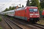 101 045-3 schiebt am 25.08.2019 den IC2076 von Dresden Hauptbahnhof nach Berlin Hauptbahnhof (tief) aus Berlin Südkreuz.