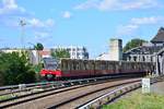 Ein Zug der Baureihe 480 fährt als S41 Ringbahn in Treptower Park ein.