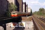 Einfahrt in den Bahnhof Berlin-Schöneberg (Oktober 1988).