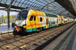 445 107-6  Lübben  verlässt am 19.4.2019 als RE2 (RE63979) von Cottbus nach Wismar den Bahnhof Berlin Spandau.