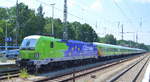 BTE BahnTouristikExpress GmbH/Flixtrain GmbH mit der neu gestalteten Rpool Vectron   193 826  [NVR-Number: 91 80 6193 826-5 D-Rpool] und Flixtrain-Wagengarnitur stand in Bereitschaft pausierend im