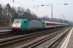 Hier 186 135-0 mit CNL1246 von München Ost nach Berlin Lichtenberg, bei der Einfahrt am 29.3.2014 in Berlin Wannsee.