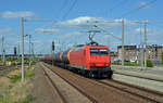 145 092 der BRLL führte am 05.08.18 einen Kesselwagenzug für ihren Mieter HSL durch Bitterfeld Richtung Halle(S).