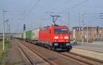 185 385 zog am 03.10.11 einen Hangartner durch Bitterfeld Richtung Halle(S).