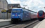 101 042 stand am 21.04.12 mit dem IC 2355 im Bahnhof Bitterfeld.