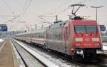 101 110 schob am 21.02.13 den IC 2356 Richtung Frankfurt(M) aus Bitterfeld heraus.