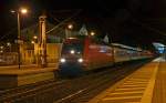 Mit dem CNL 459 aus Zürich wartet 101 021 am Morgen des 16.12.14 in Bitterfeld auf die Abfahrt nach Berlin-Lichtenberg.