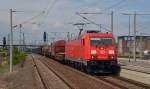 Mit einem gemischten Güterzug von Seddin nach Engelsdorf passiert 185 205 am 14.06.15 Bitterfeld Richtung Leipzig.