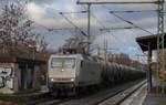 Am 22.12.2020 zog RHC 145 084 einen Kesselzug nrichtung Niederdollendorf durch Bonn-Oberkassel.