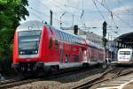 RE5 nach Koblenz mit Dosto-Steuerwagen beim Verlassen des Bonner Hbf - 02.06.2012