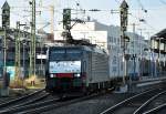 E 189 282 (ES 64 F4)  MRCE  Containerzug durch den Bonner Hbf - 16.12.2013