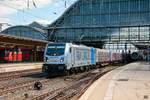 187 346-2 Railpool mit Holzzug in Bremen Hbf, April 2021.