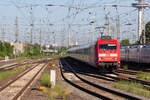 101 047-9 mit ihrem IC in Bremen Hbf.