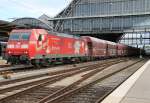 185 142-7 mit Fals-Ganzzug in Fahrtrichtung Norden. Aufgenommen im Bremer Hauptbahnhof am 14.06.2014.