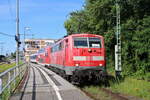 DB Gebrauchtzug 111 011-3 steht mit ihrer TRI-Ersatzgarnitur als RB17c nach Bretten in Bruchsal auf Gleis 6 zur Abfahrt bereit. (14.06.2022)