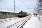 ES 64 U2 - 102 der Hupac durchfhrt am 07.01.09 mit einem Wechselbehlterzug auf dem Weg nach Leipzig/Halle den Bahnhof Burgkemnitz.