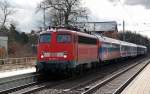 110 493 bespannte am 06.03.11 einen Leerreisezug nach Berlin, hier bei der Durchfahrt in Burgkemnitz.