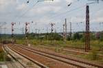 Am 22.08.09 konnte ich die Signalgruppe (oder das, was davon brig geblieben ist) noch einmal Bildlich festhalten. Im Zuge der Sarnierung des Chemnitzer Hbf wird dieser Anblick bald zur Vergangenheit gehren. Die Formsignale auf den Gleisen 1-10 wurden bereits entfernt, ledeglich auf den Gleisen (11)12-16 stehen noch Formsignale.