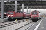 Man knnte meinen, der Chemnitzer Bahnhof holt wieder Luft! Im neu gestalteten stlichen Hallenbereich, wartet 143 368-9 auf die Leerfahrt nach Dresden, und links die 143 116-2 auf die Abfahrt nach