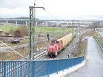 Müllzug am 12.12.2017 auf dem Weg von Lichtenfels nach Coburg bei Creidlitz.
Im Hintergrund zu sehen die NBS Erfurt-Ebensfeld, sowie die Verbindungkurve
zur NBS.