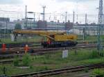 Ein Eisenbahnkran am 24.05.08 im Bahnhof Cottbus .