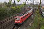 Am 01.05.2013 schiebt 111 058 RE Stuttgart-Nürnberg in den Bhf Crailsheim.