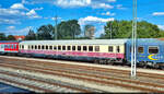 IC-Großraumwagen mit der Bezeichnung  Apmz 121.0  (61 80 18-94 010-5 D-DB) in der Abstellung des Bahnhofs Crailsheim.