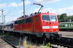 Die 111 158 hat heute mit einem bunten Wagenpark von TRI Dienst auf der RE90-Linie von Stuttgart nach Nürnberg. Crailsheim, 17.07.2023 