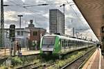 Vor dem alten Union Wahrzeichen von Dortmund im Hintergrund hält hier der DB 422505-8 am 20.08.2021 um 16.49 Uhr im HBF Dortmund.