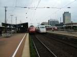 Links Gleis 11 die BR 120 104-5 mit IC nach Stuttgart,mitte auf   Gleis 10 der ICE 2  Bochum  im Schub der TK 402 040-0 nach  Berlin Ostbahnhof,rechts im Bild die S1 nach Dsseldorf.